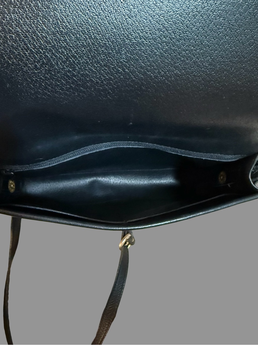 Vintage Longchamp Paris Black Leather Flap Crossbody Bag - Made in France - Picture 9 of 11